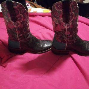 Cinch boots